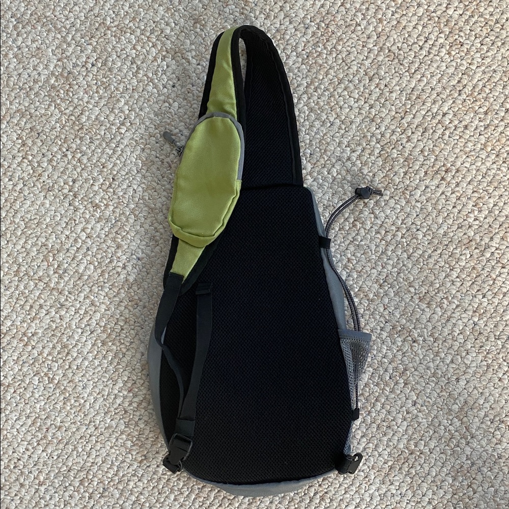 Green Men's Sling Bag - Lightweight Everyday Carry. Eddie Bauer - Picture 2 of 3
